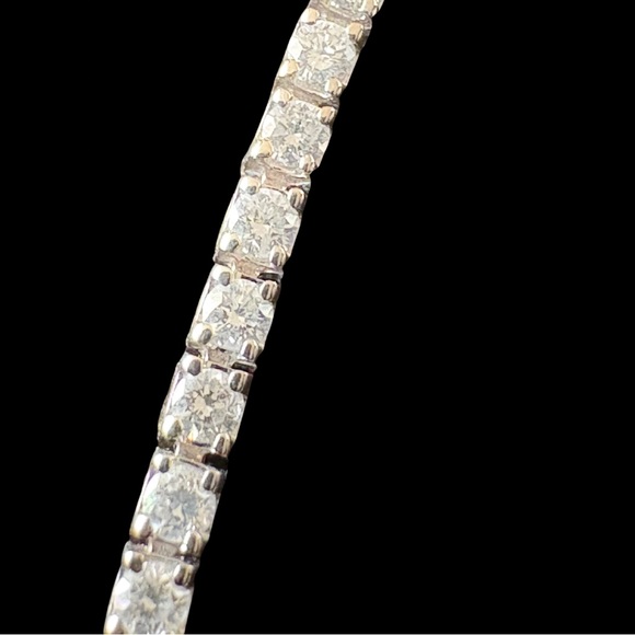14kt White Gold Genuine 1.5ct Diamond Tennis Bracelet - Picture 2 of 9